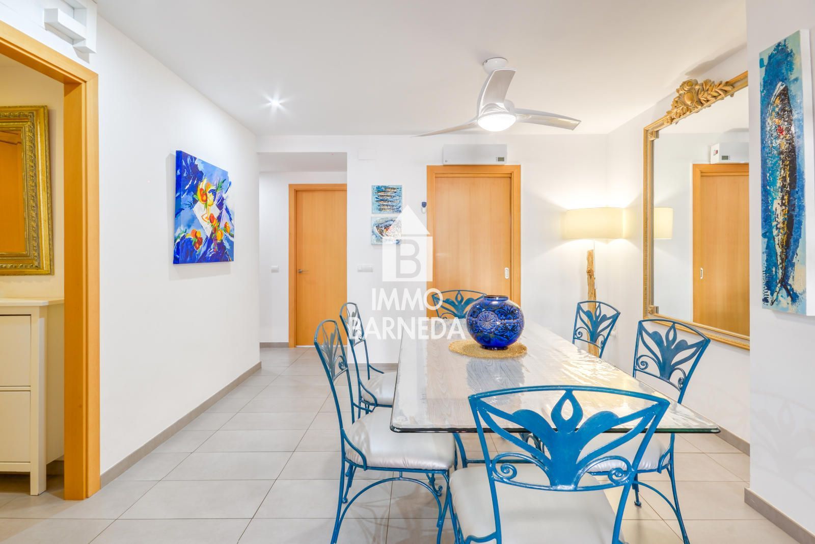 Precioso ático dúplex con solárium y licencia turística en el centro de Roses