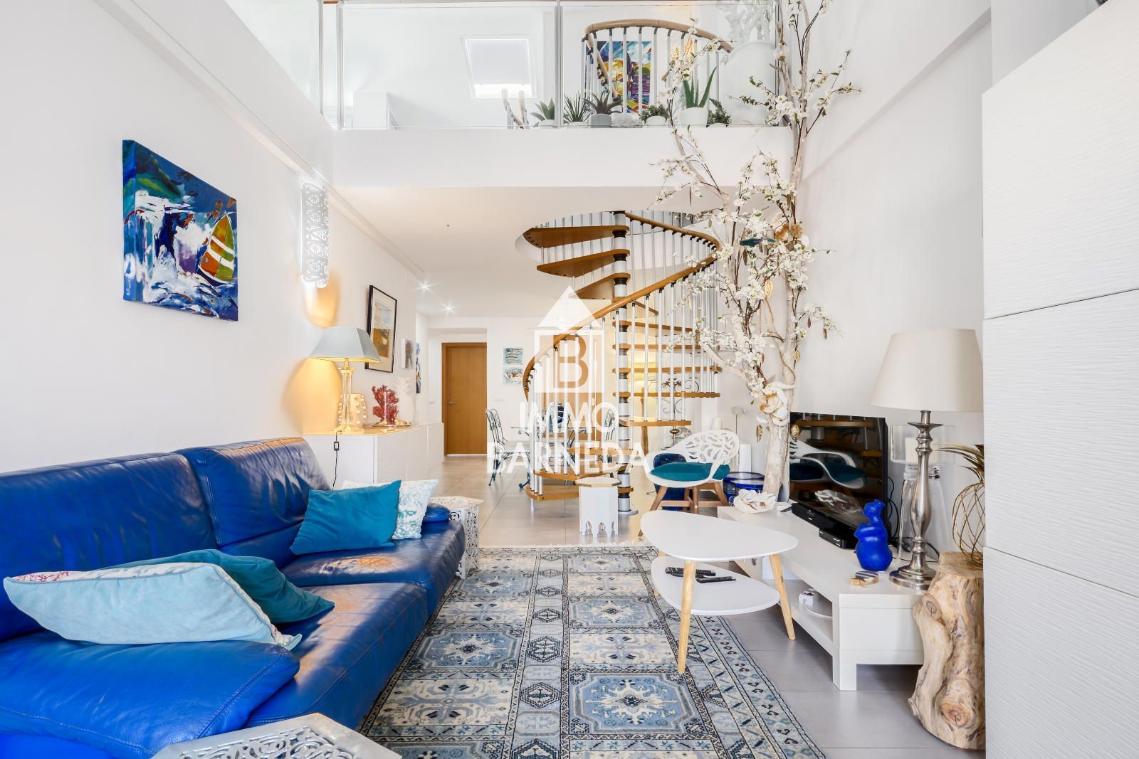 Precioso ático dúplex con solárium y licencia turística en el centro de Roses