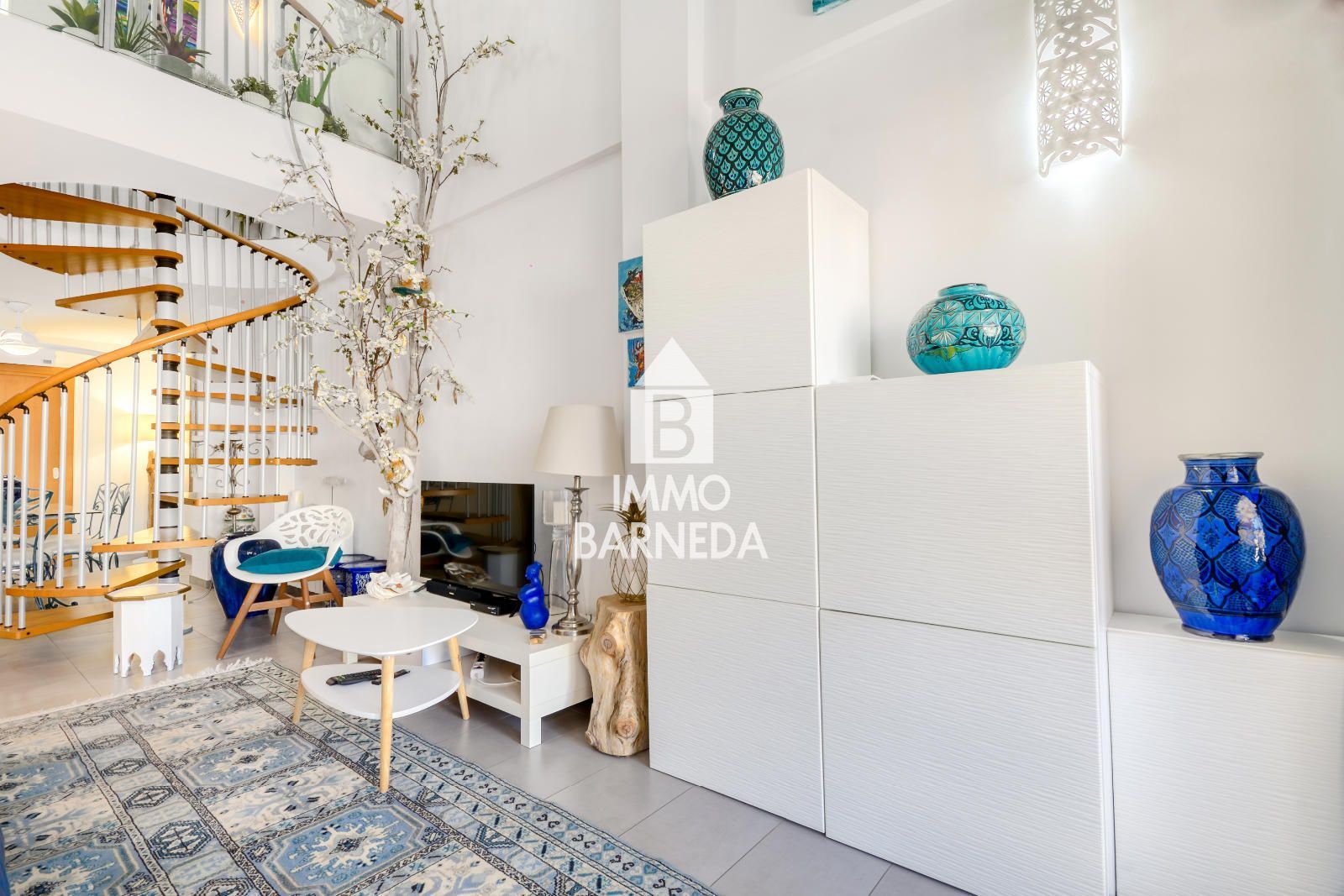 Precioso ático dúplex con solárium y licencia turística en el centro de Roses
