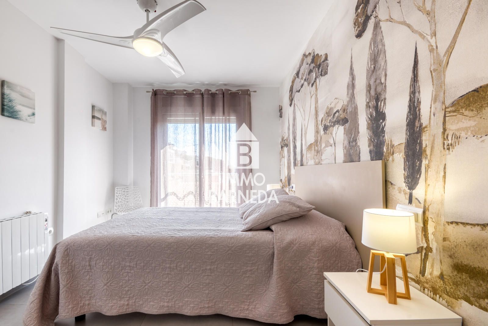 Precioso ático dúplex con solárium y licencia turística en el centro de Roses
