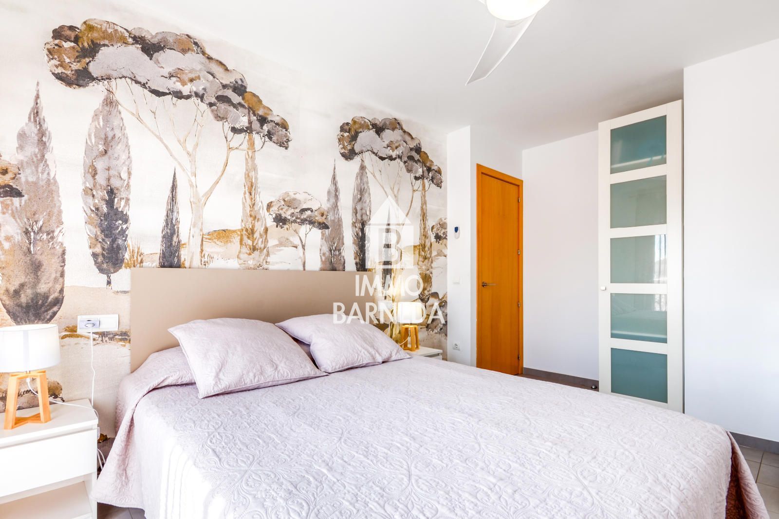 Precioso ático dúplex con solárium y licencia turística en el centro de Roses