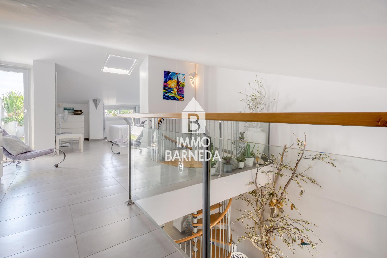 Precioso ático dúplex con solárium y licencia turística en el centro de Roses