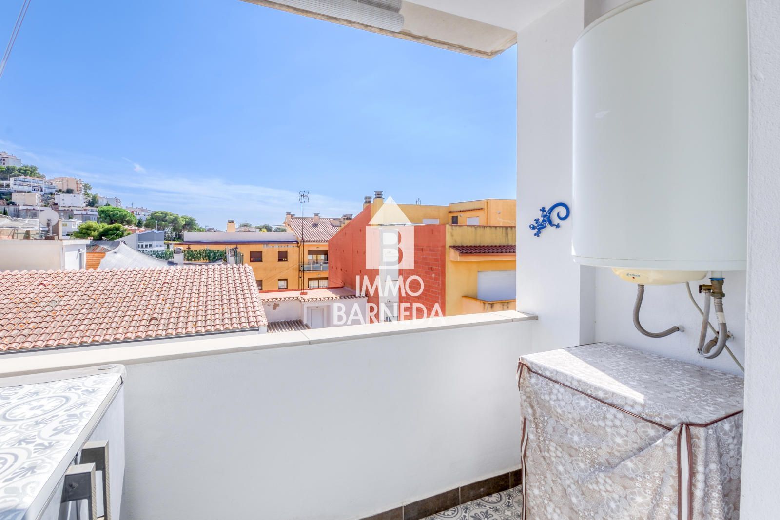 Precioso ático dúplex con solárium y licencia turística en el centro de Roses