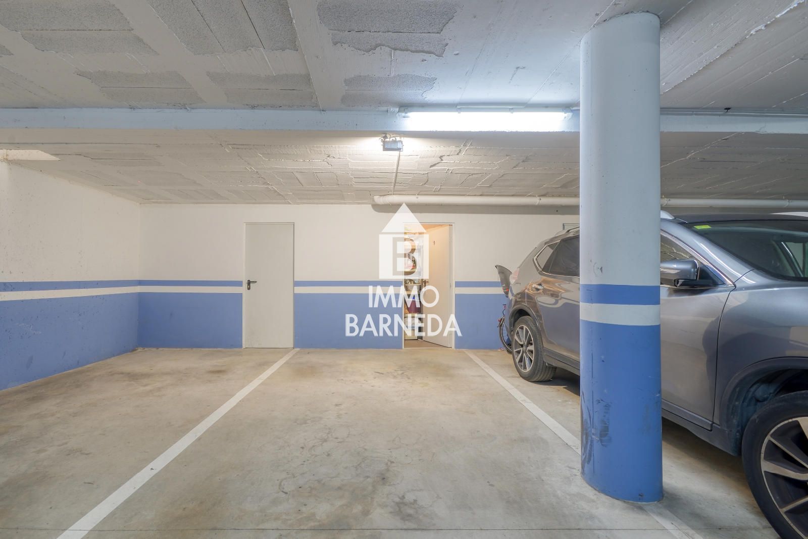 Precioso ático dúplex con solárium y licencia turística en el centro de Roses