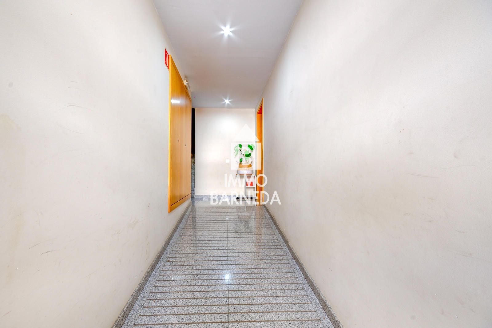 Precioso ático dúplex con solárium y licencia turística en el centro de Roses