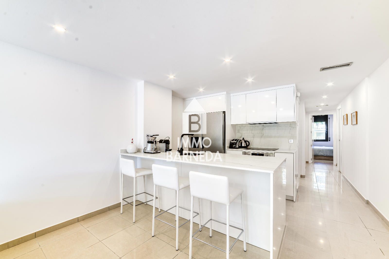 Apartamento en Planta Baja en Primera Línea de Mar – Zona Salatar