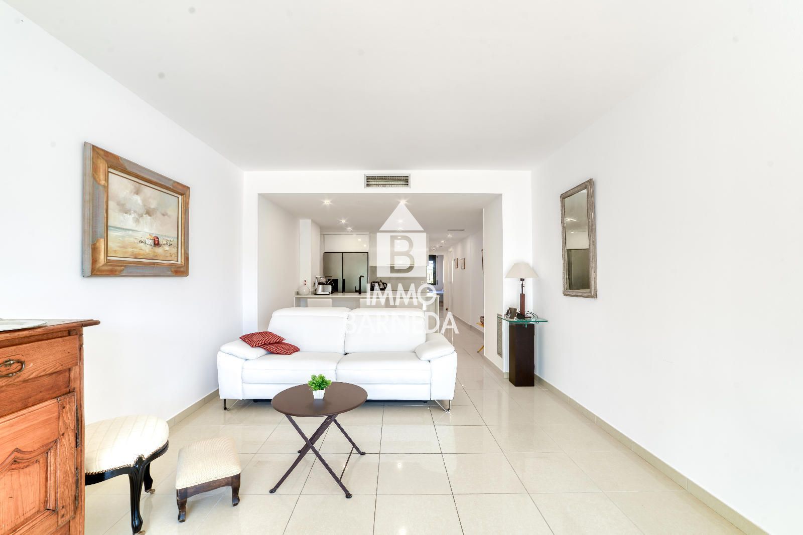 Apartamento en Planta Baja en Primera Línea de Mar – Zona Salatar
