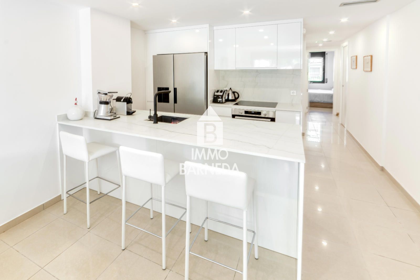 Apartamento en Planta Baja en Primera Línea de Mar – Zona Salatar