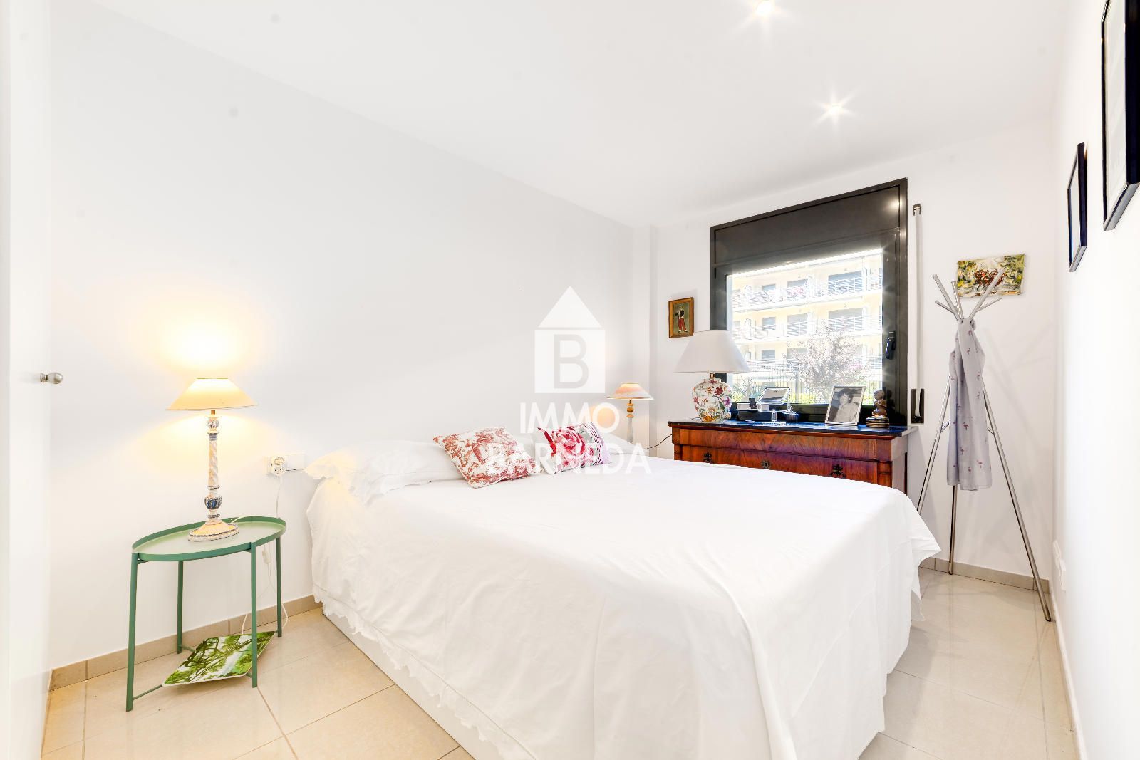 Apartamento en Planta Baja en Primera Línea de Mar – Zona Salatar