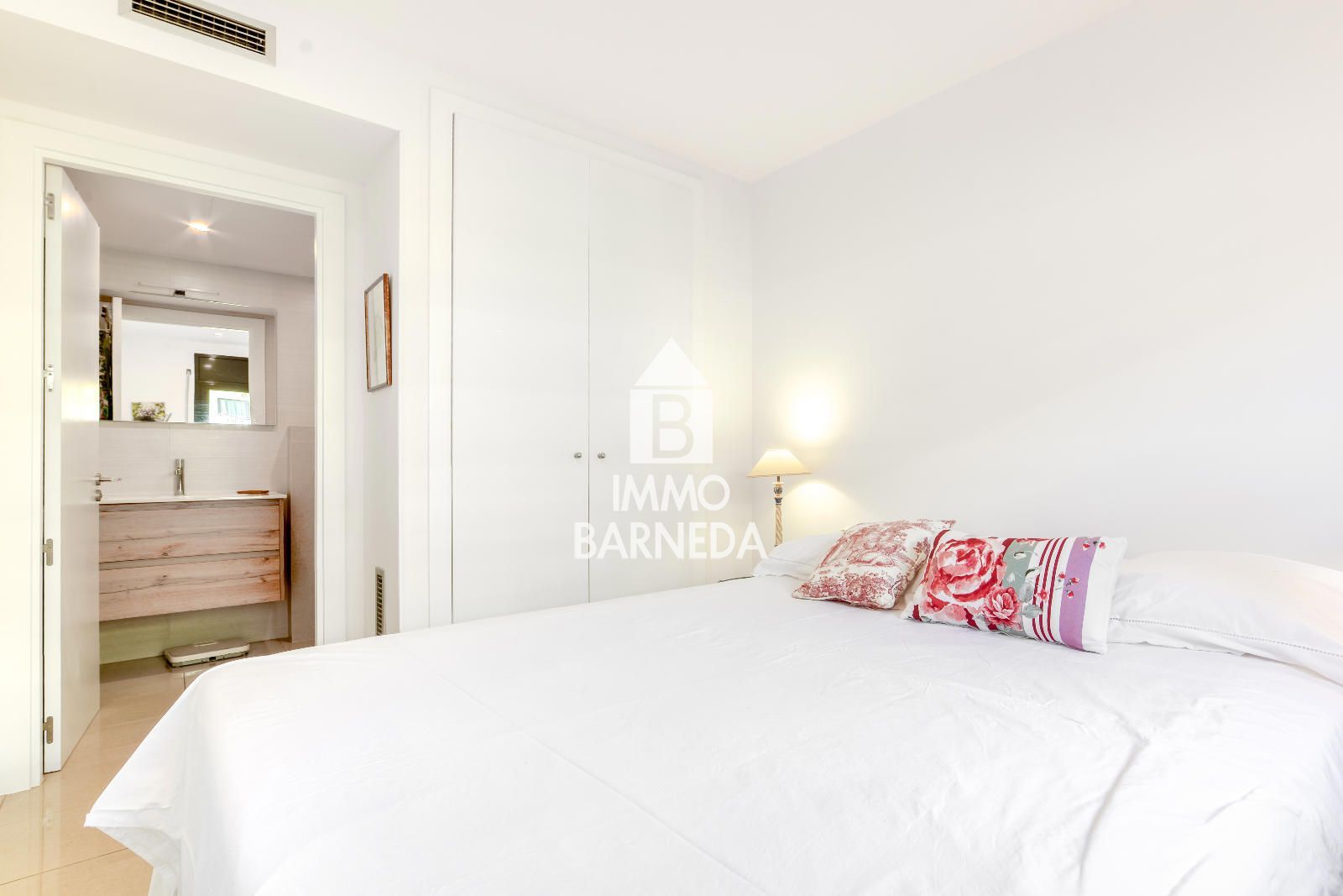 Apartamento en Planta Baja en Primera Línea de Mar – Zona Salatar
