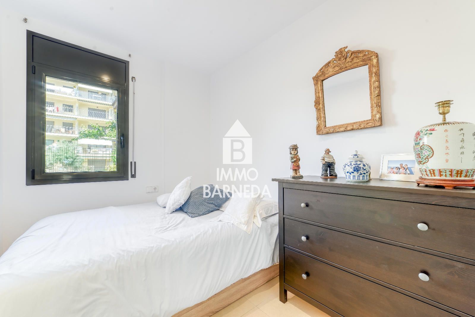 Apartamento en Planta Baja en Primera Línea de Mar – Zona Salatar