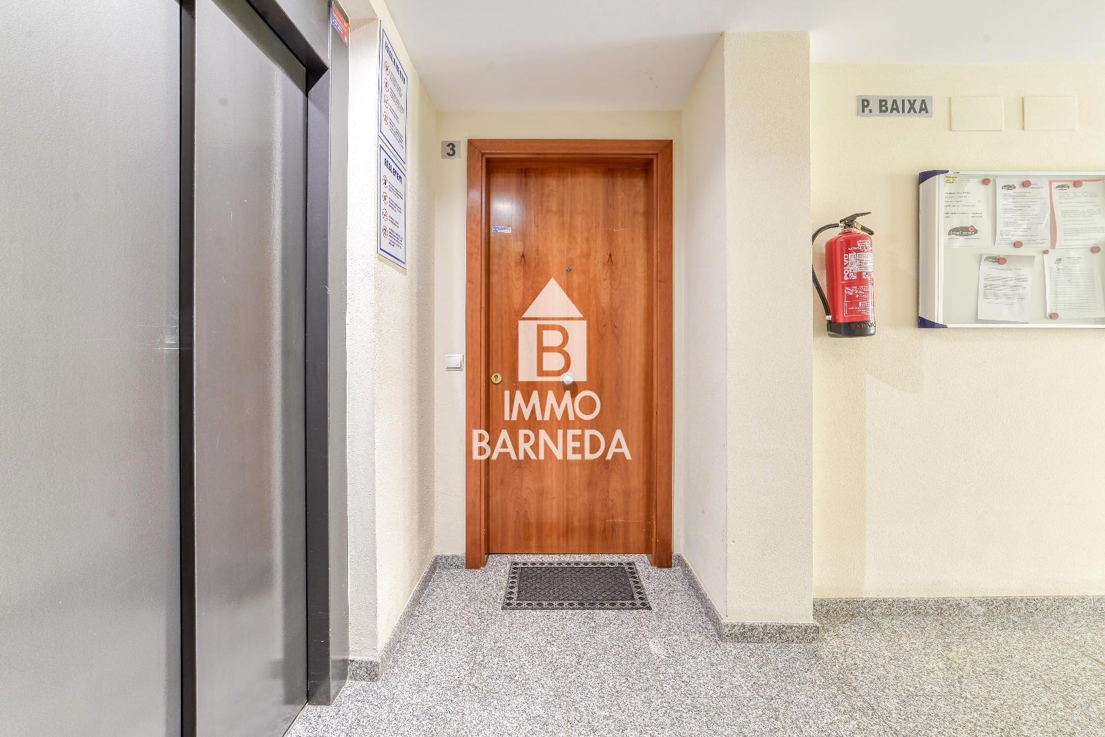 Apartamento en Planta Baja en Primera Línea de Mar – Zona Salatar