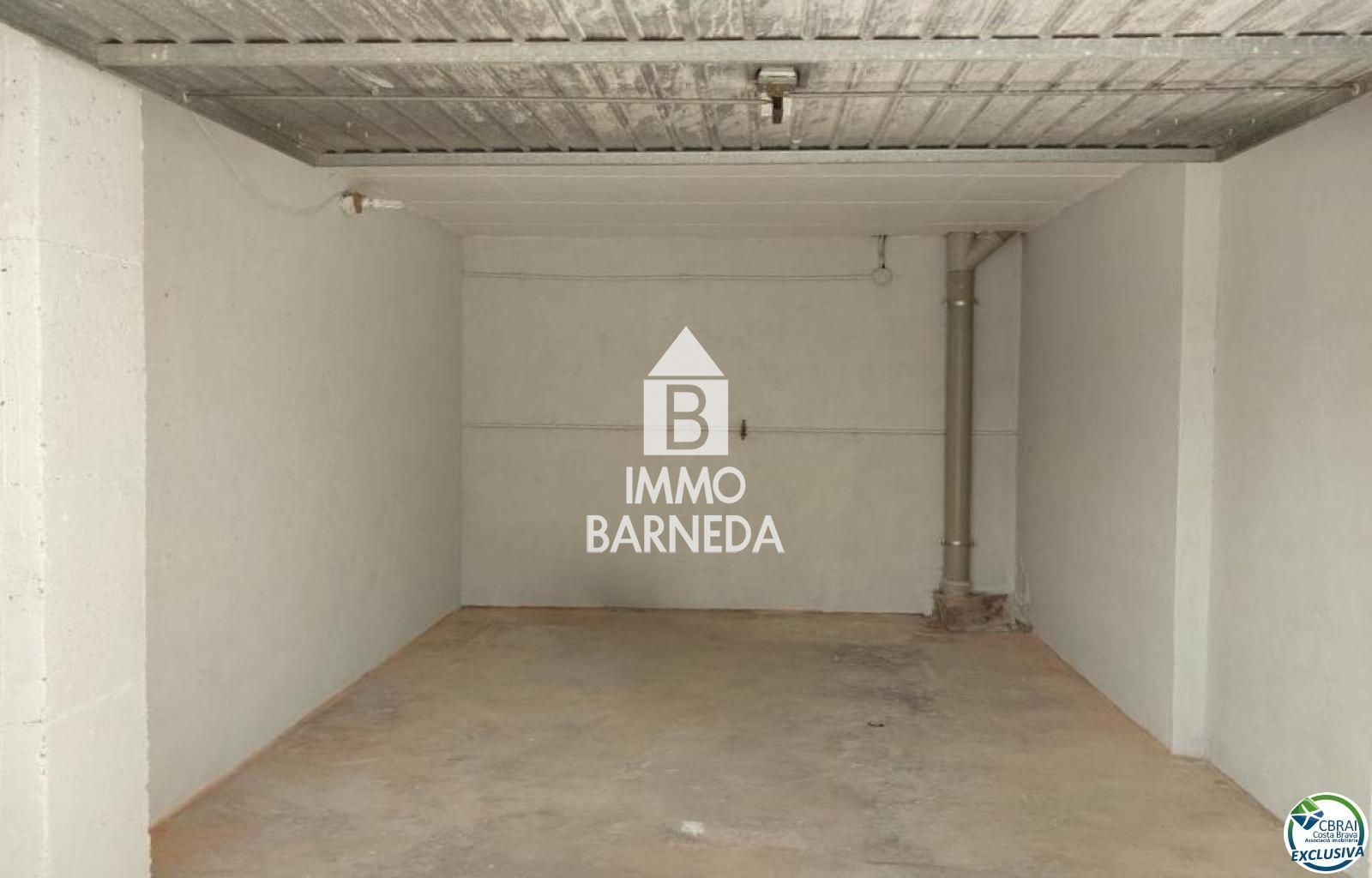 Garaje cerrado de 17 m² en venta en Santa Margarita (Roses)