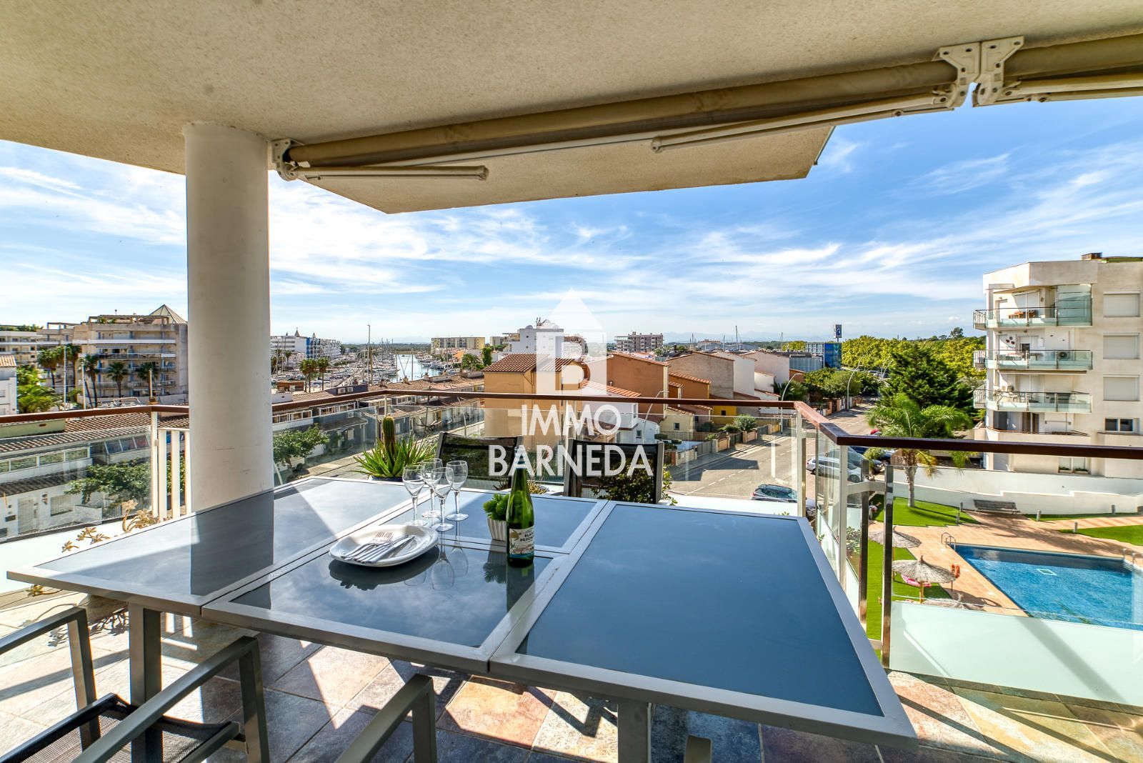 Apartamento con gran terraza, vistas al canal, piscina y licencia turística en Santa Margarita
