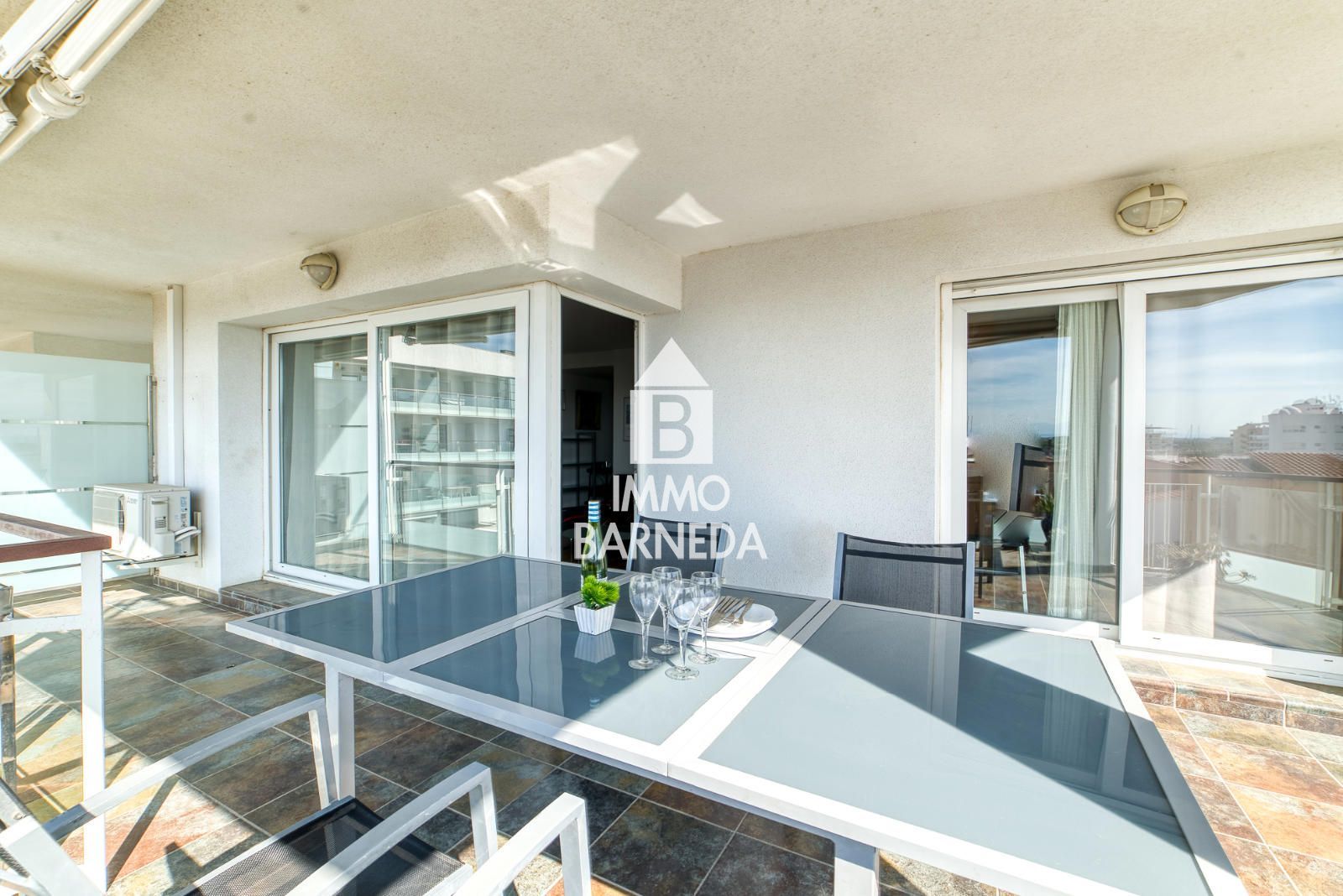 Apartamento con gran terraza, vistas al canal, piscina y licencia turística en Santa Margarita