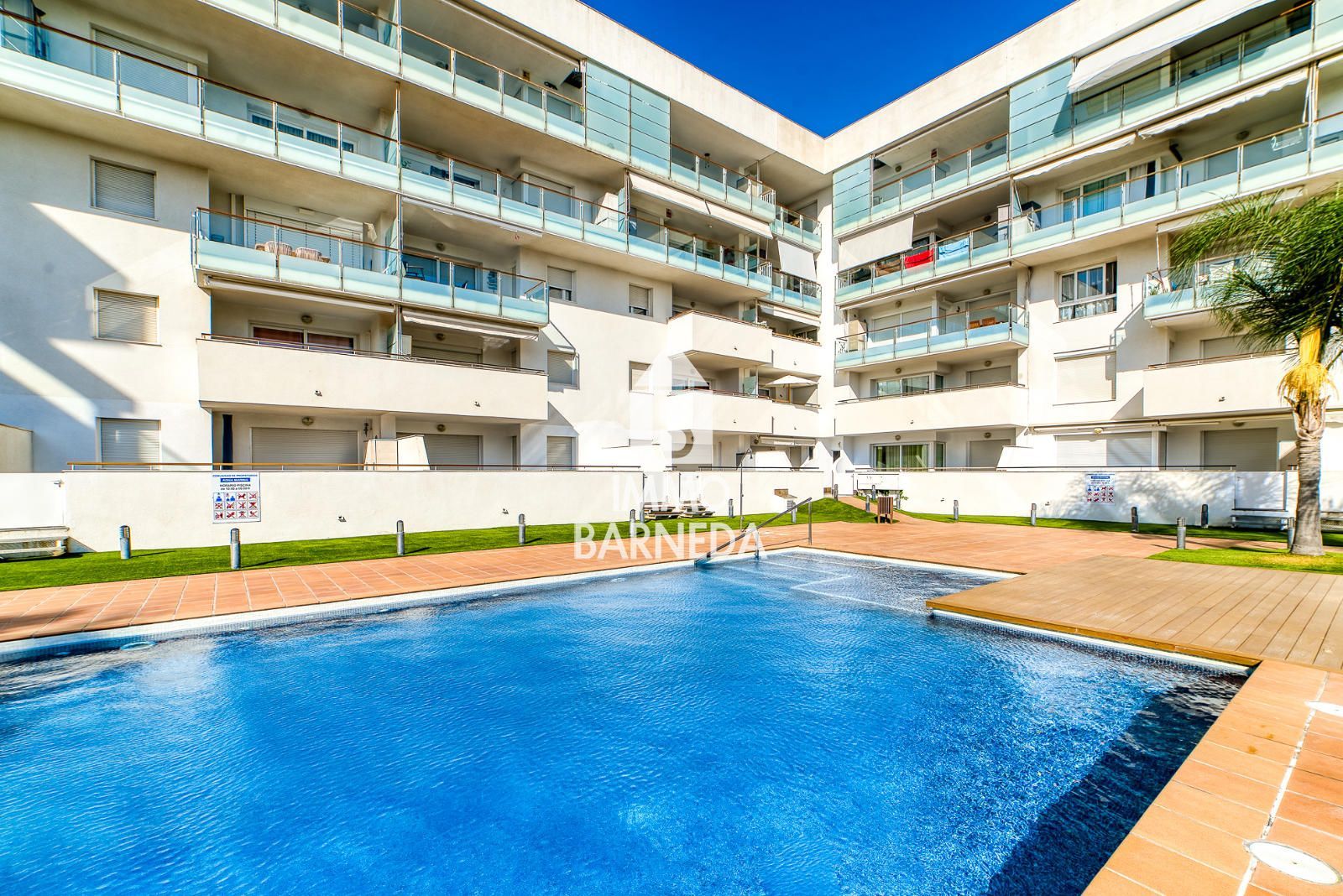 Apartamento con gran terraza, vistas al canal, piscina y licencia turística en Santa Margarita
