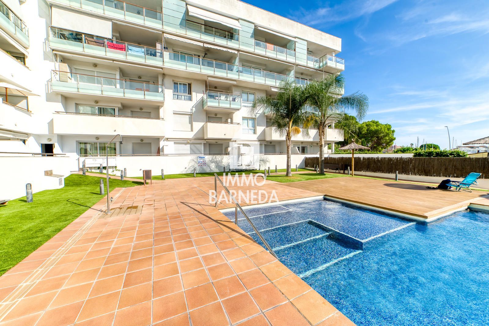 Apartamento con gran terraza, vistas al canal, piscina y licencia turística en Santa Margarita