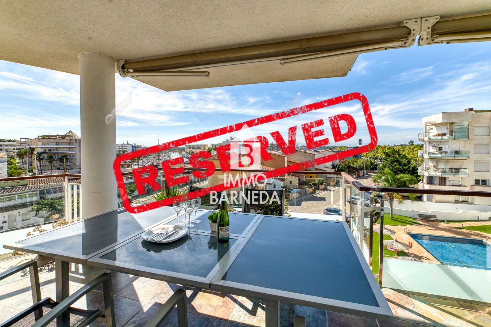 Apartamento con gran terraza, vistas al canal, piscina y licencia turística en Santa Margarita