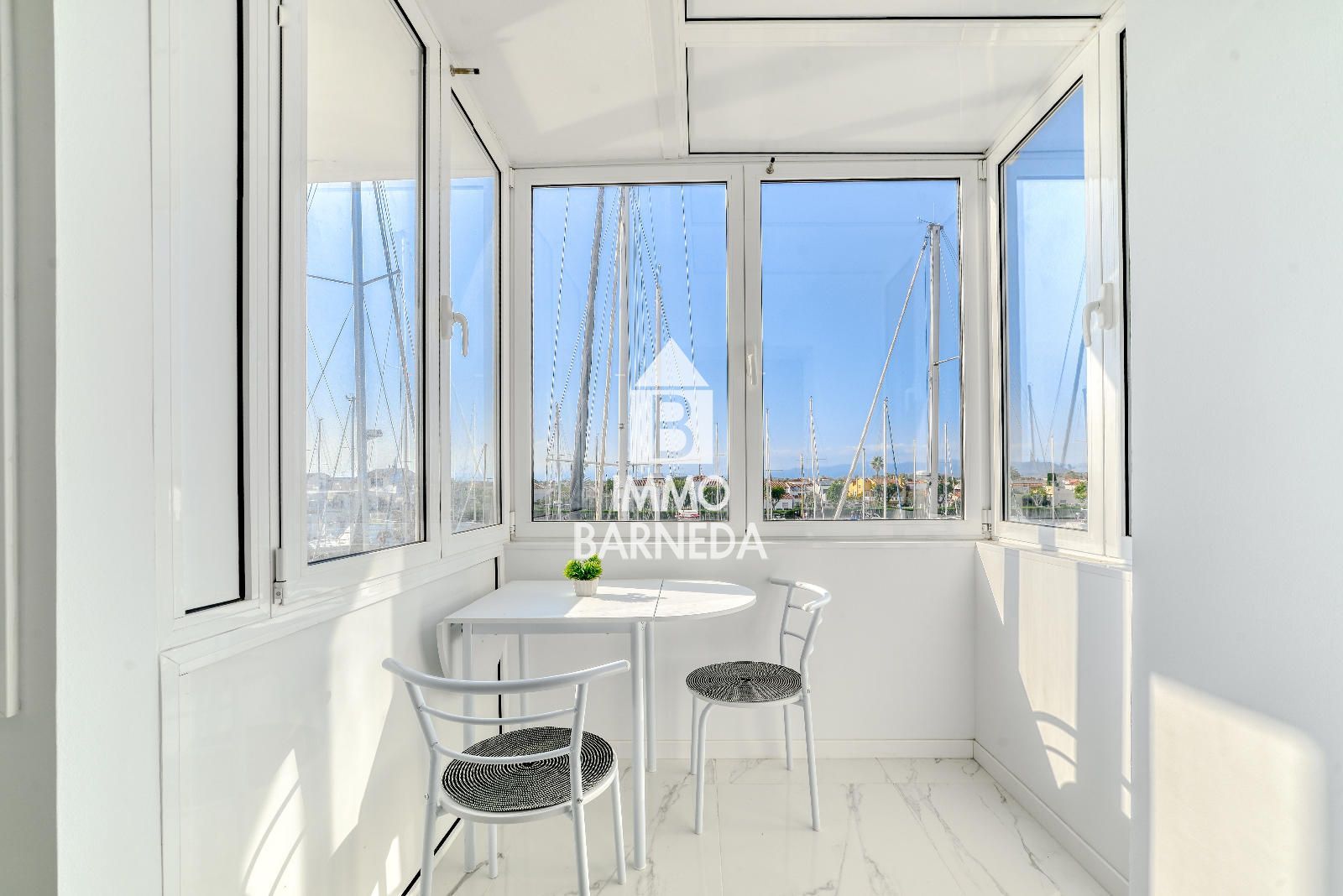 Estudio reformado con encanto y vistas al canal en Port Grec – Empuriabrava