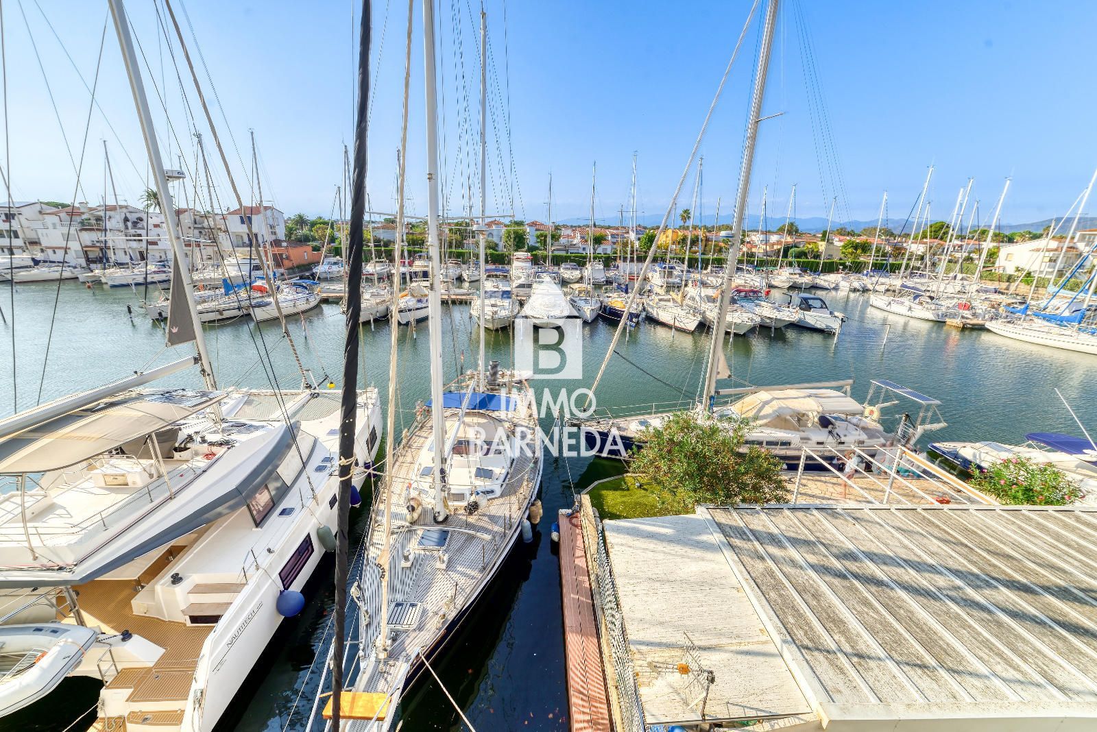 Estudio reformado con encanto y vistas al canal en Port Grec – Empuriabrava