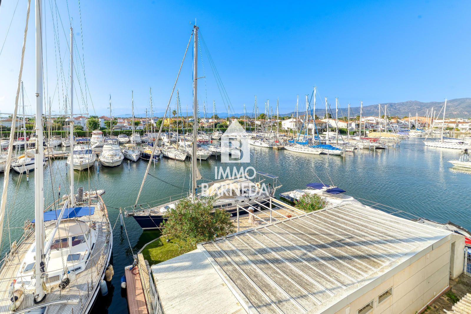 Estudio reformado con encanto y vistas al canal en Port Grec – Empuriabrava