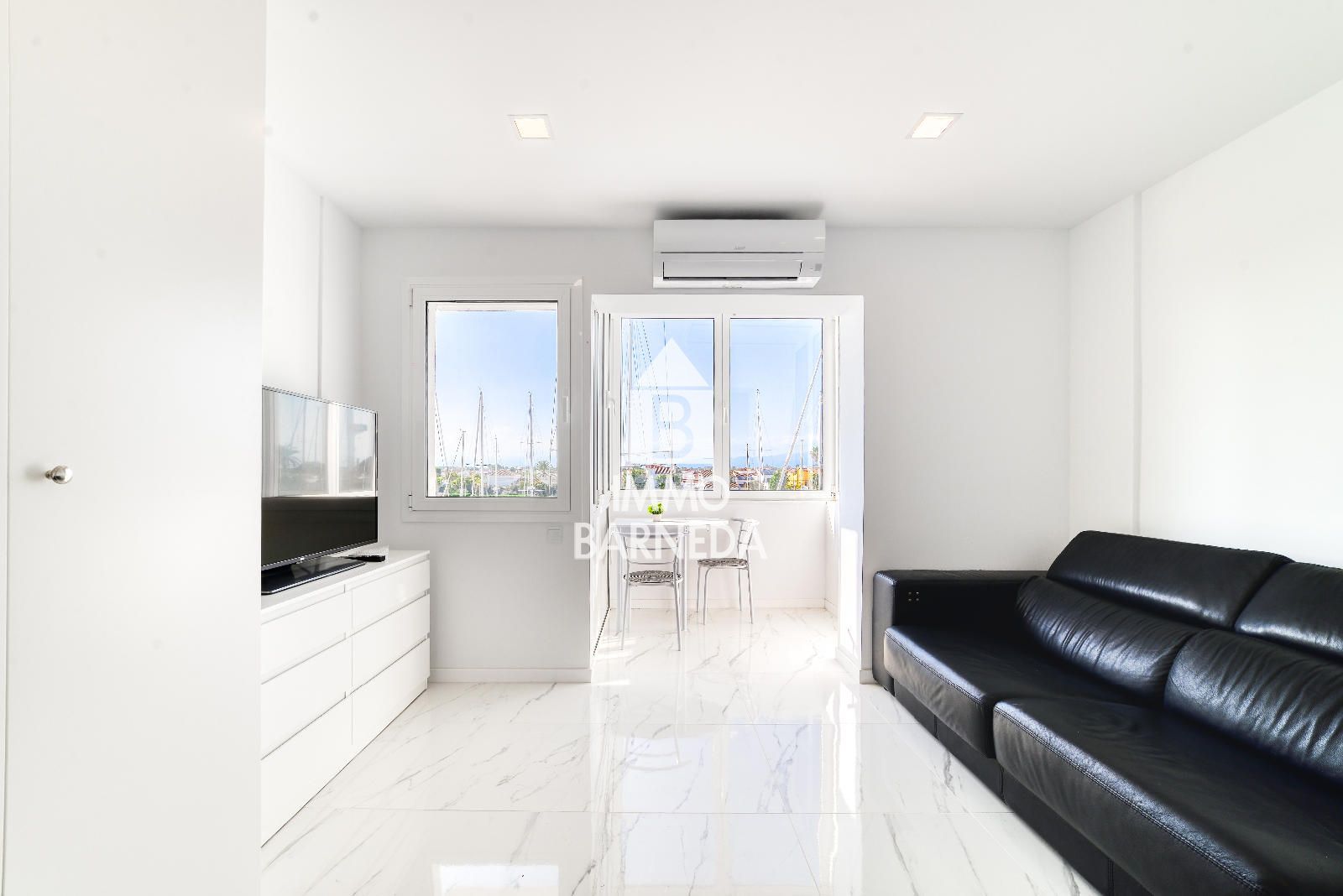 Estudio reformado con encanto y vistas al canal en Port Grec – Empuriabrava