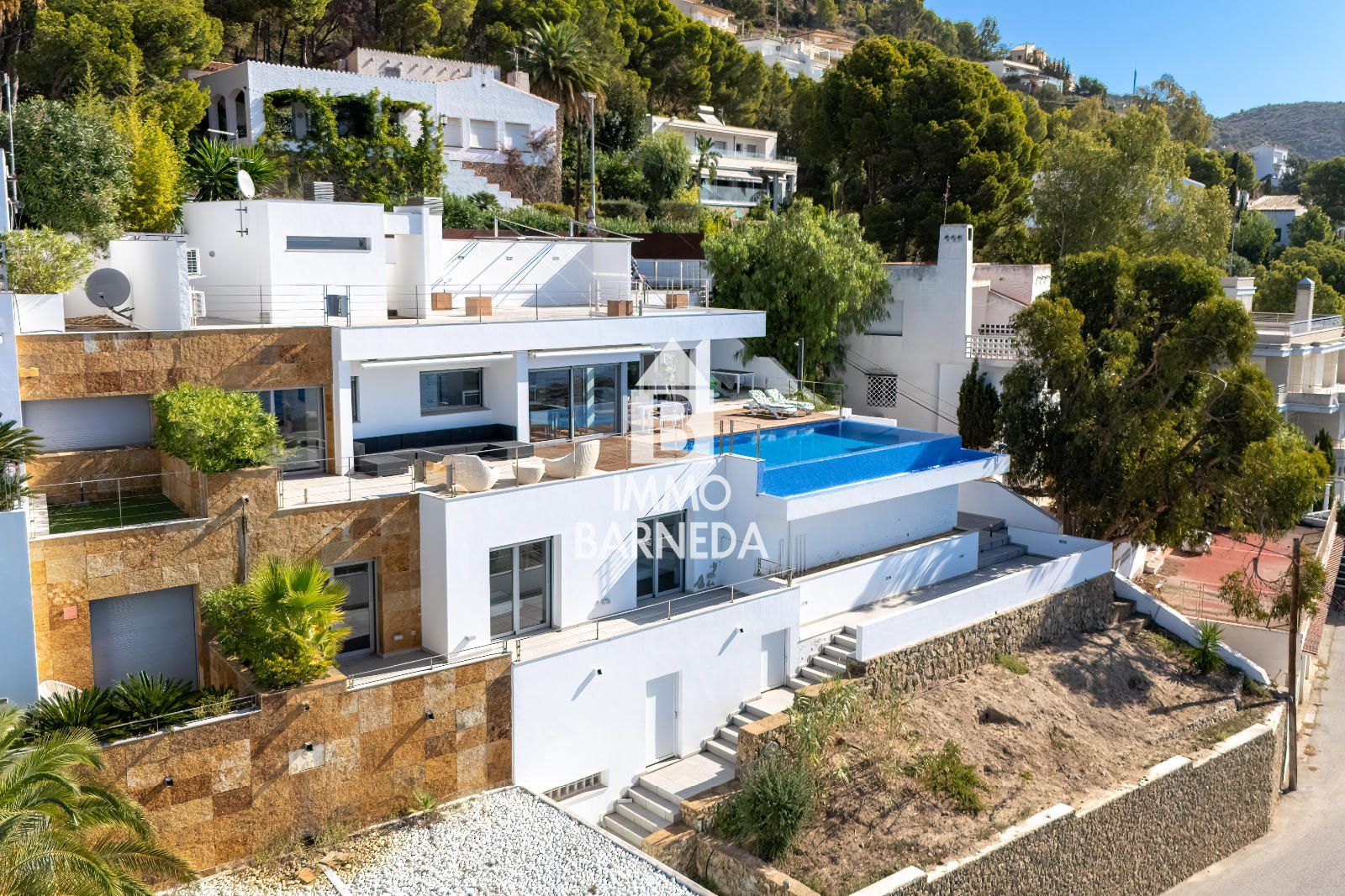 Villa moderna con vistas al mar, piscina infinita y licencia turística – Roses, entre Canyelles y Almadrava.
