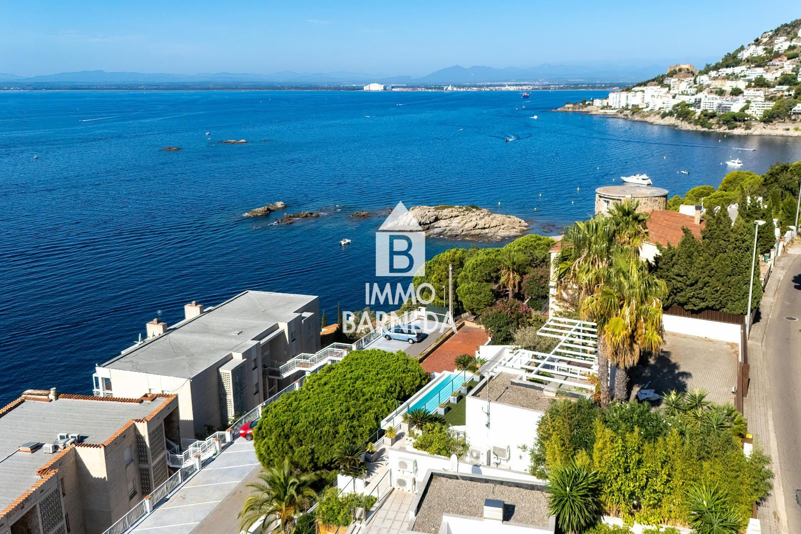 Villa moderna con vistas al mar, piscina infinita y licencia turística – Roses, entre Canyelles y Almadrava.