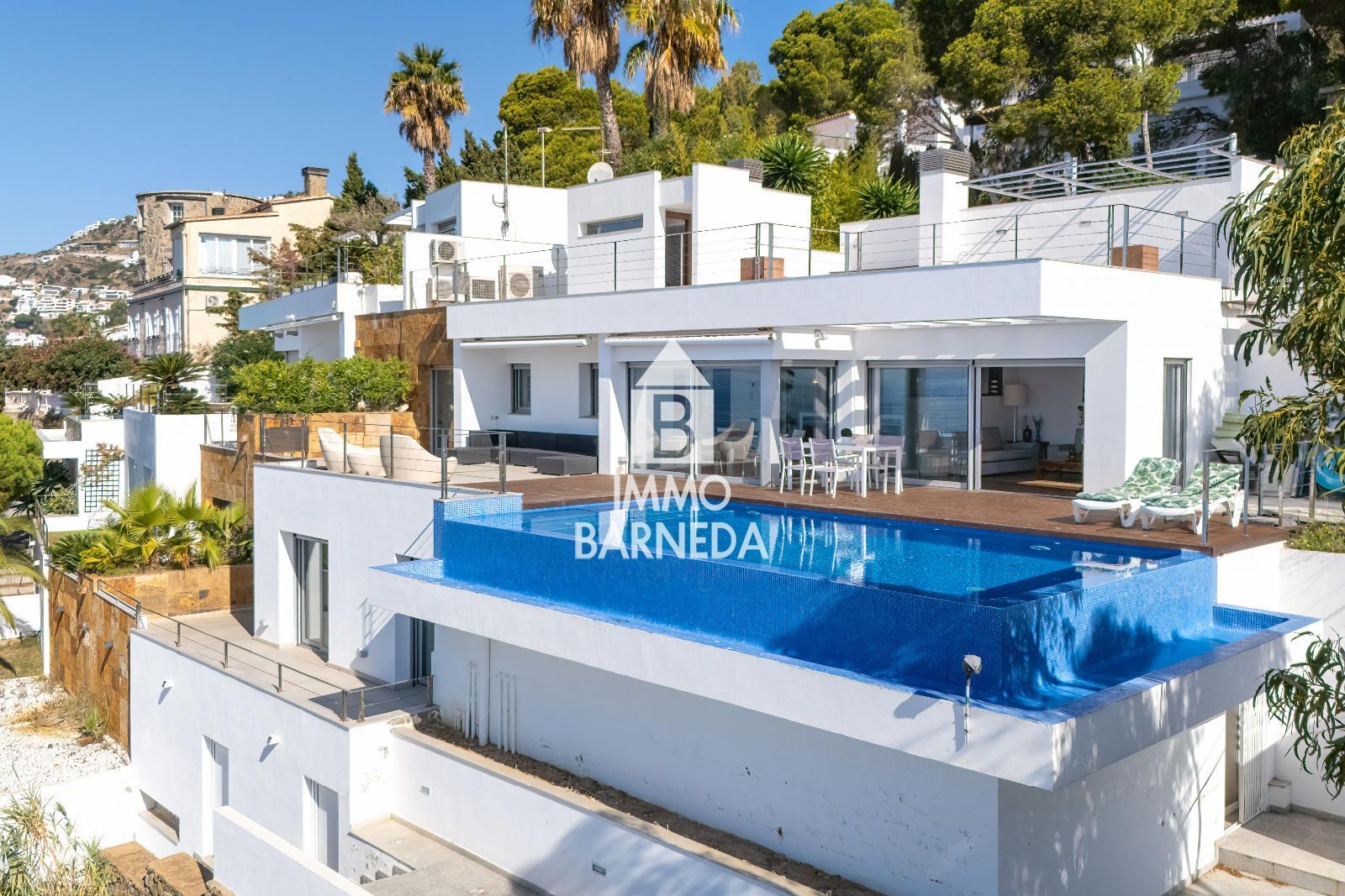 Villa moderna con vistas al mar, piscina infinita y licencia turística – Roses, entre Canyelles y Almadrava.