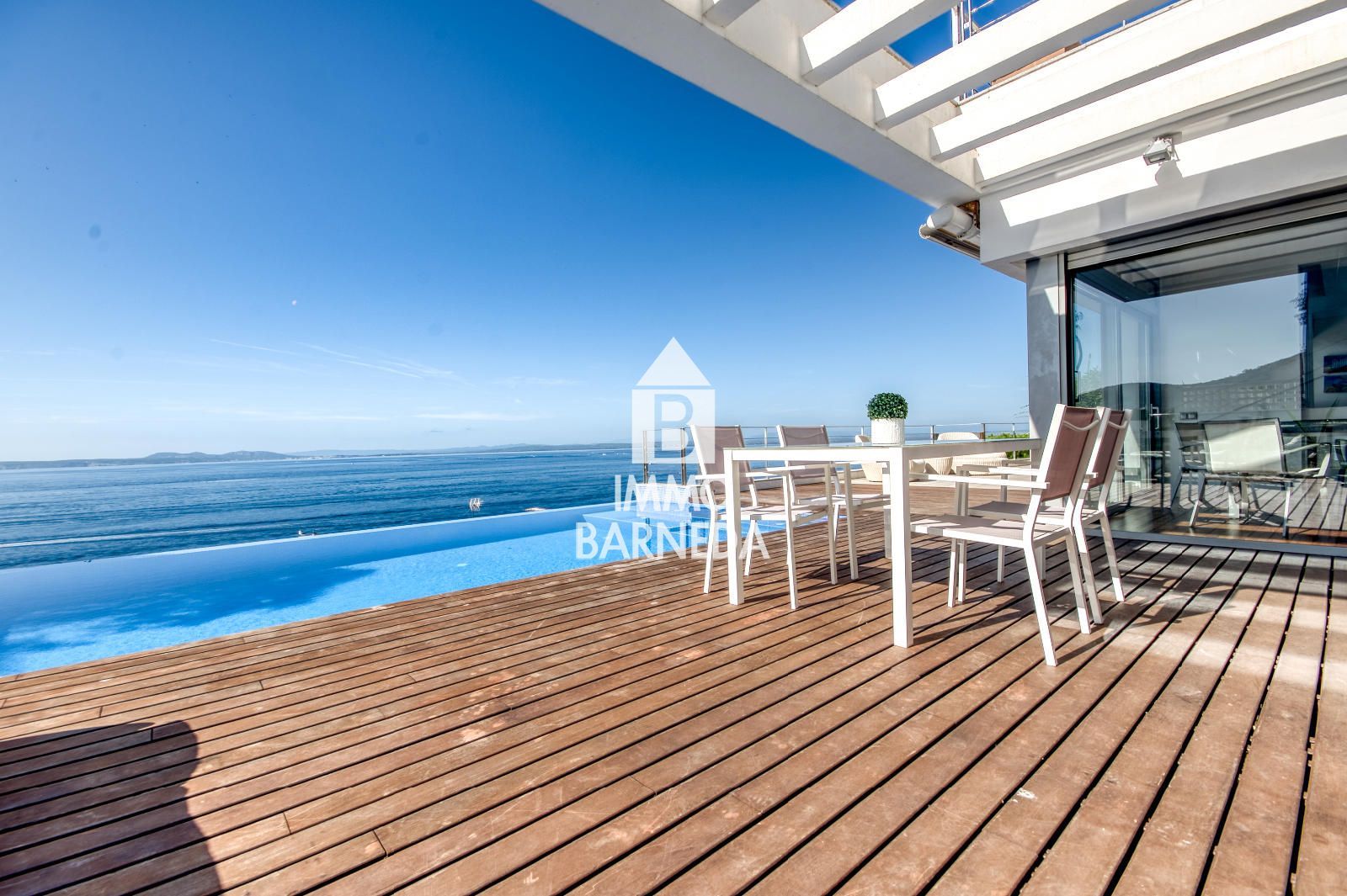 Villa moderna con vistas al mar, piscina infinita y licencia turística – Roses, entre Canyelles y Almadrava.