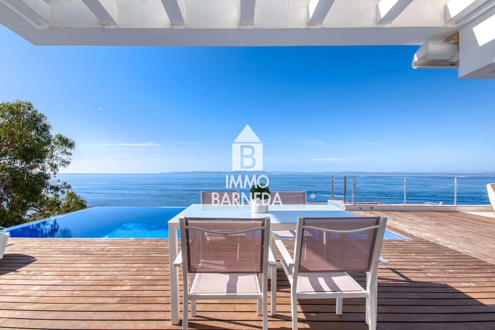 Villa moderna con vistas al mar, piscina infinita y licencia turística – Roses, entre Canyelles y Almadrava.