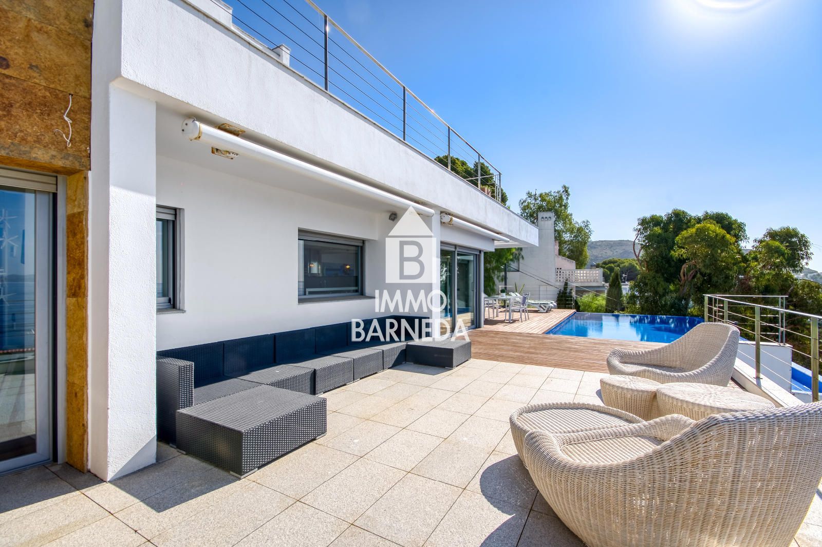 Villa moderna con vistas al mar, piscina infinita y licencia turística – Roses, entre Canyelles y Almadrava.