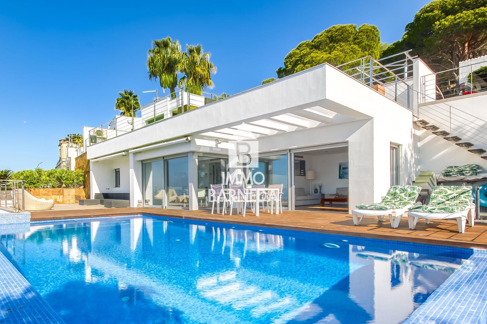 Villa moderna con vistas al mar, piscina infinita y licencia turística – Roses, entre Canyelles y Almadrava.
