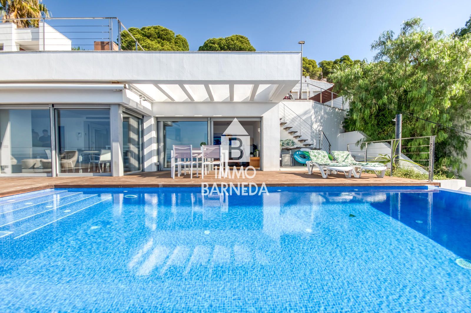 Villa moderna con vistas al mar, piscina infinita y licencia turística – Roses, entre Canyelles y Almadrava.