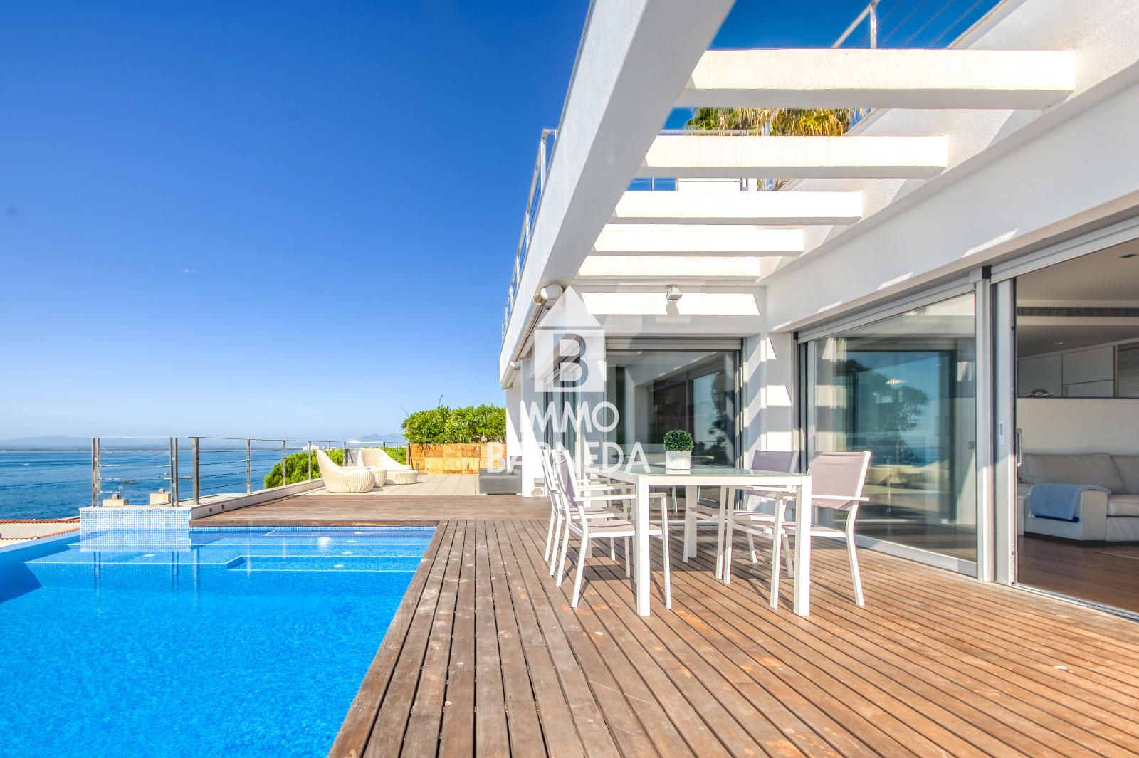 Villa moderna con vistas al mar, piscina infinita y licencia turística – Roses, entre Canyelles y Almadrava.