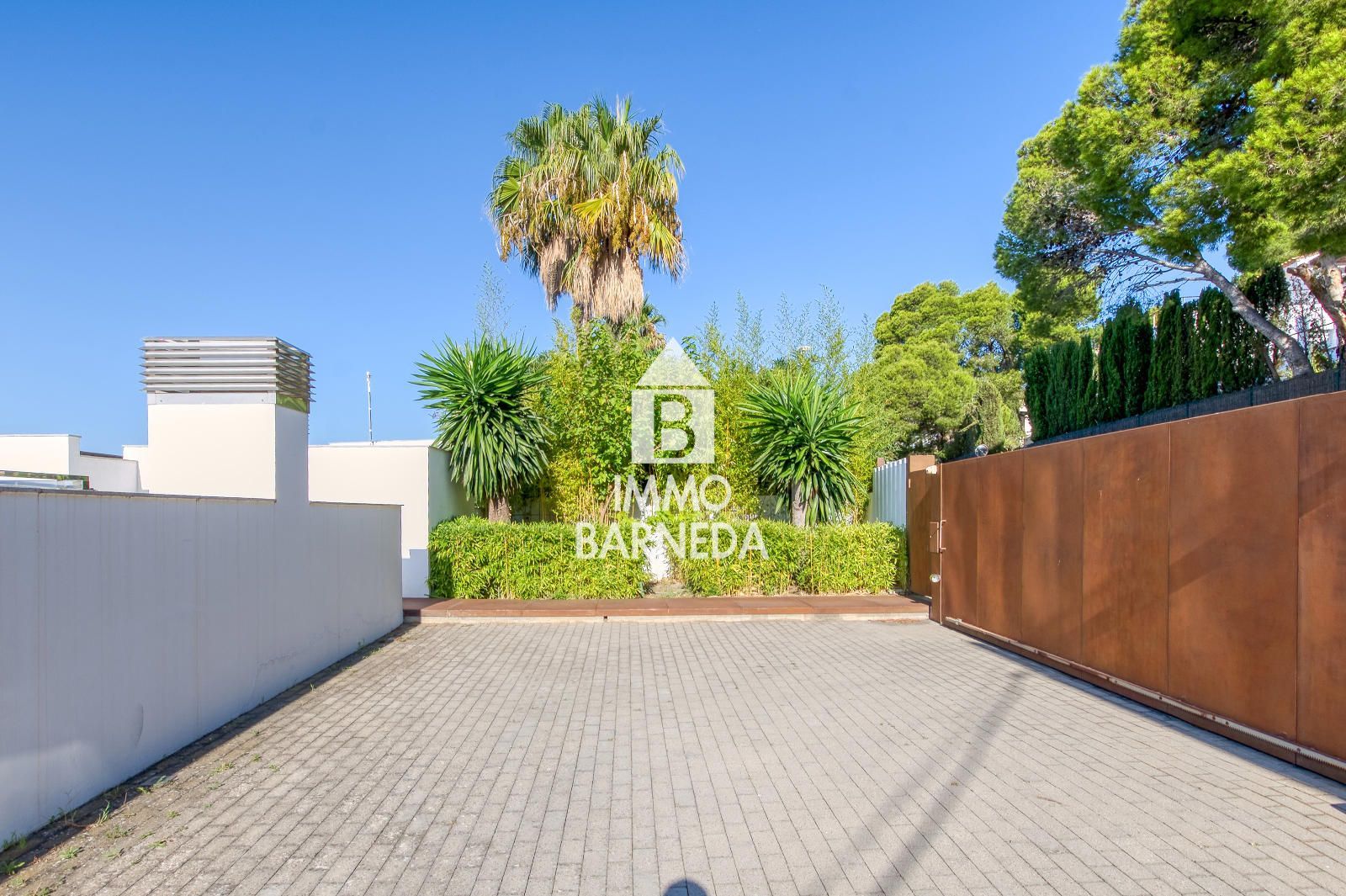 Villa moderna con vistas al mar, piscina infinita y licencia turística – Roses, entre Canyelles y Almadrava.