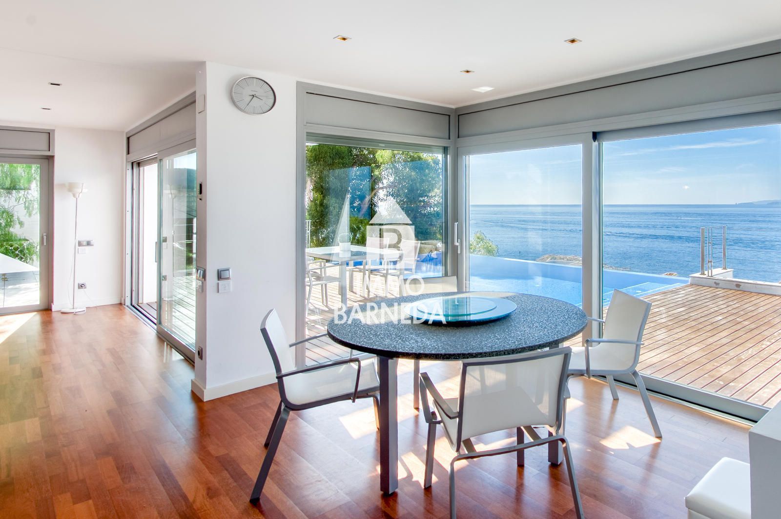 Villa moderna con vistas al mar, piscina infinita y licencia turística – Roses, entre Canyelles y Almadrava.