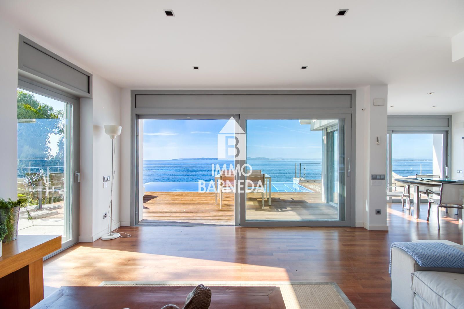 Villa moderna con vistas al mar, piscina infinita y licencia turística – Roses, entre Canyelles y Almadrava.