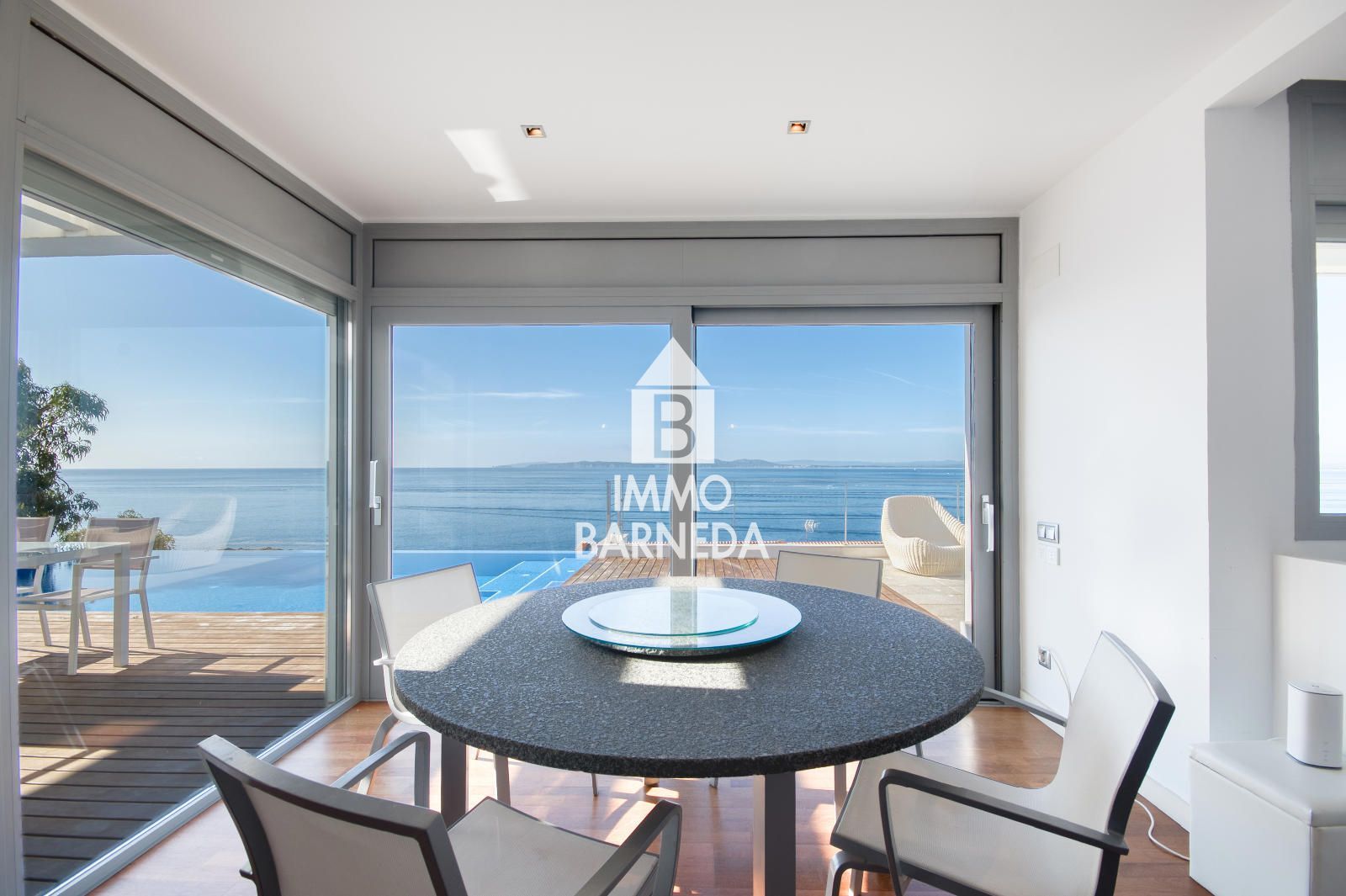 Villa moderna con vistas al mar, piscina infinita y licencia turística – Roses, entre Canyelles y Almadrava.