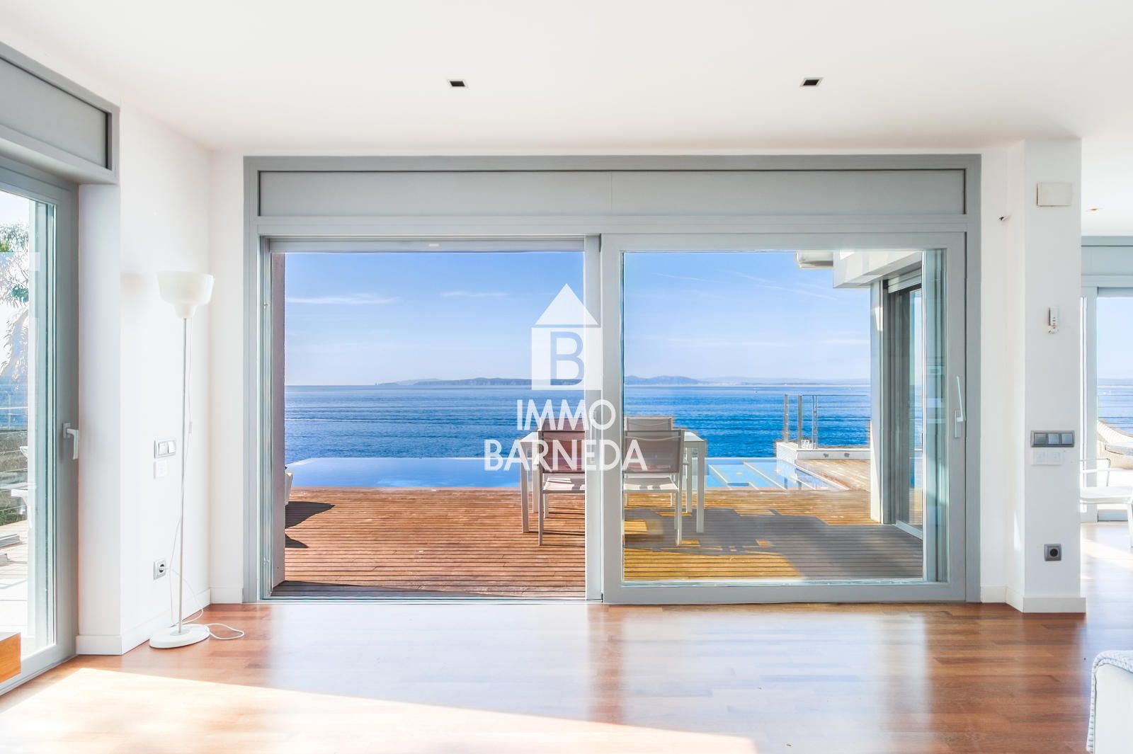 Villa moderna con vistas al mar, piscina infinita y licencia turística – Roses, entre Canyelles y Almadrava.