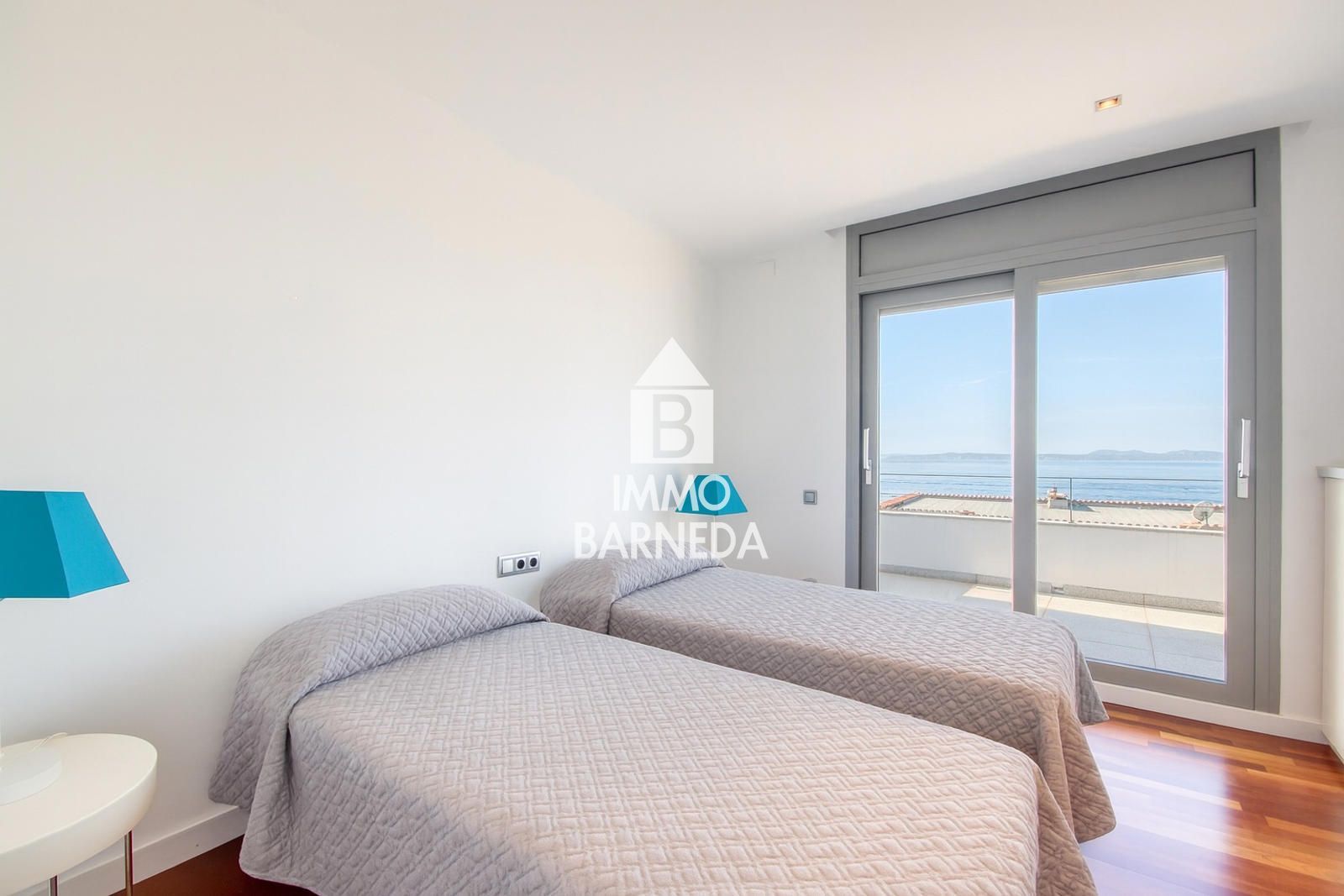 Villa moderna con vistas al mar, piscina infinita y licencia turística – Roses, entre Canyelles y Almadrava.