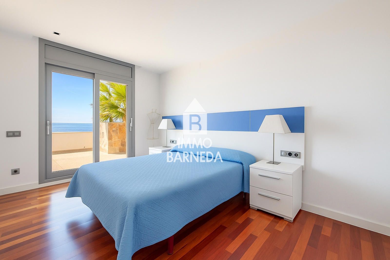 Villa moderna con vistas al mar, piscina infinita y licencia turística – Roses, entre Canyelles y Almadrava.