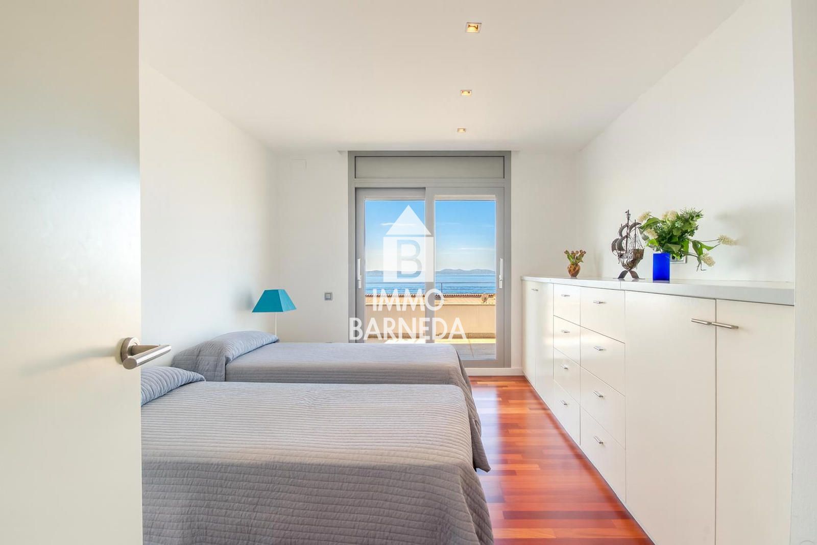 Villa moderna con vistas al mar, piscina infinita y licencia turística – Roses, entre Canyelles y Almadrava.