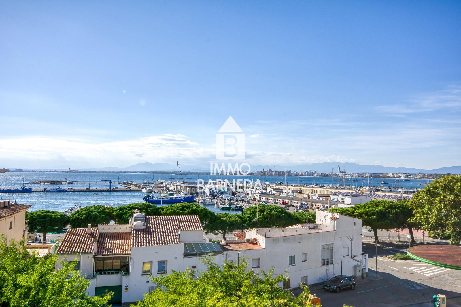 Espectacular apartamento en primera línea de mar en Roses – Zona Puerto Pesquero
