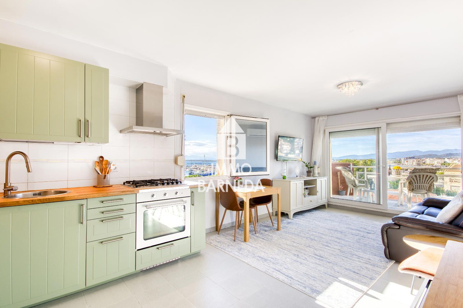 Espectacular apartamento en primera línea de mar en Roses – Zona Puerto Pesquero
