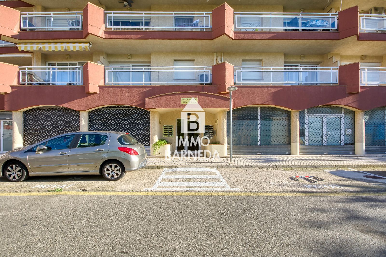Espectacular apartamento en primera línea de mar en Roses – Zona Puerto Pesquero