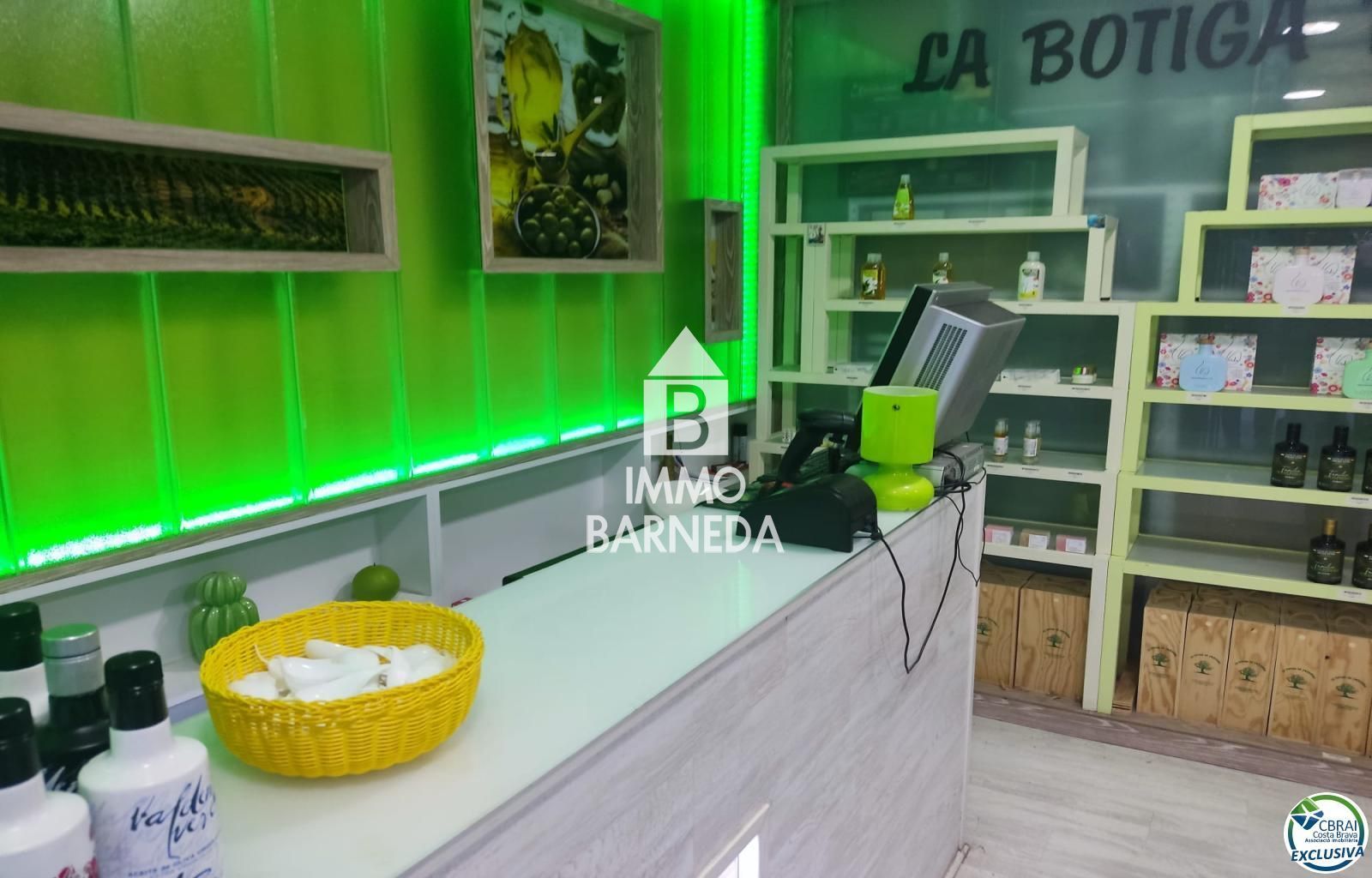 Oportunidad de local comercial en el centro de Roses, muy cerca del mercado de los Domingos.