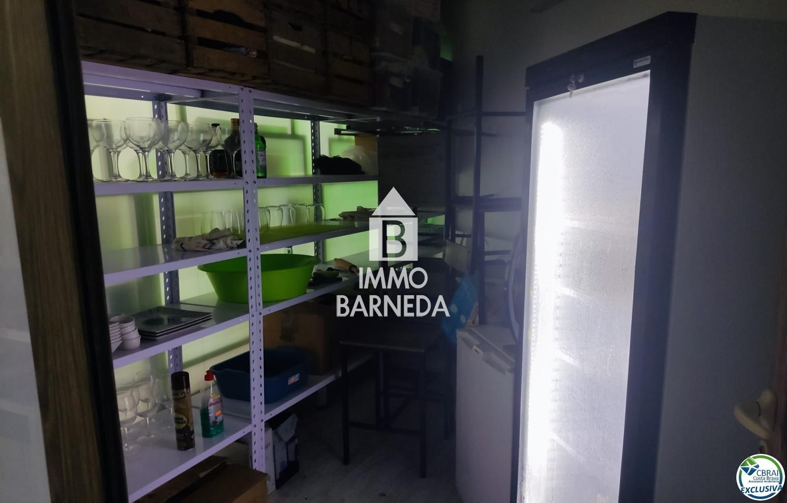 Oportunidad de local comercial en el centro de Roses, muy cerca del mercado de los Domingos.