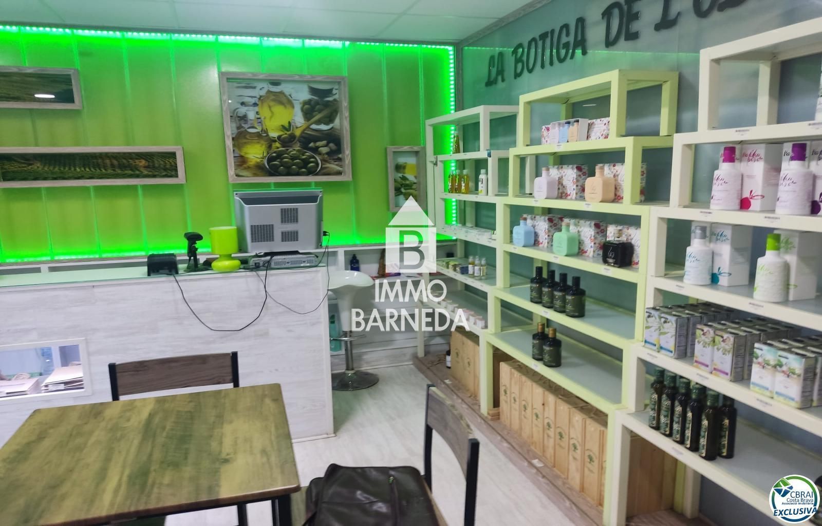 Oportunidad de local comercial en el centro de Roses, muy cerca del mercado de los Domingos.