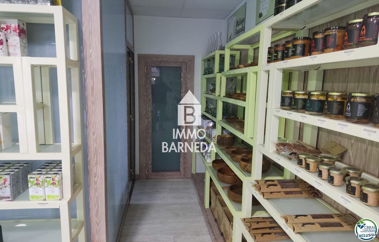 Oportunidad de local comercial en el centro de Roses, muy cerca del mercado de los Domingos.